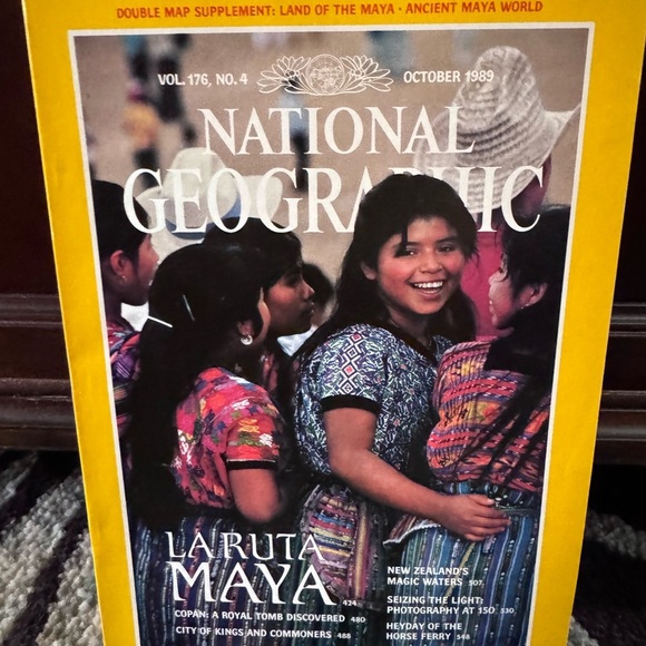 National Geographic Complete 1989 Issues with Maps - Picture 11 of 13